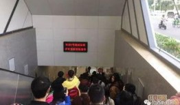 地铁体验最新爆料图片,揭秘最新爆料图片中的地铁革新亮点